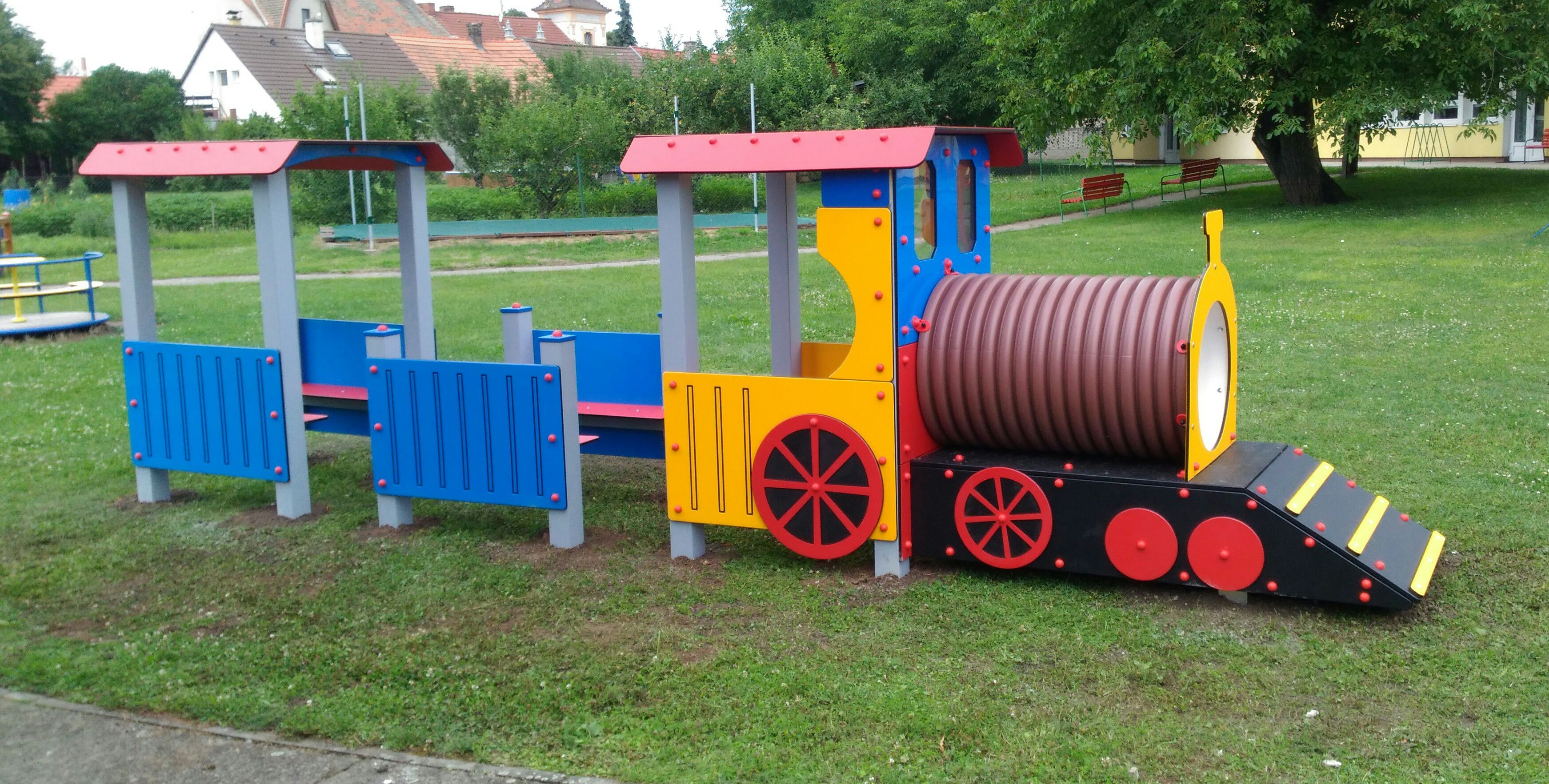 Zahradní mašinka s vagónkem II.  DP 060