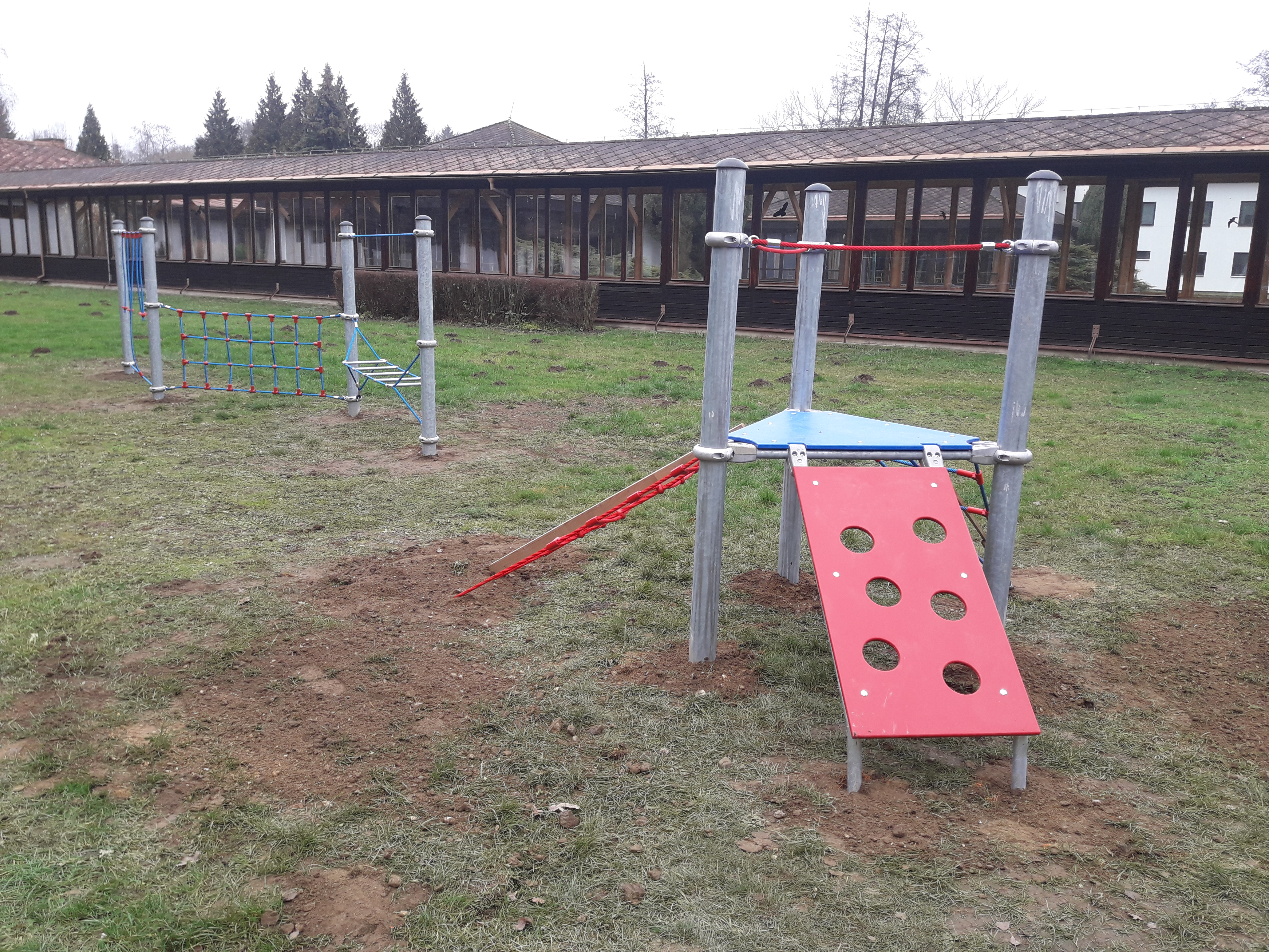 Trojboká kovová lezecí věž LP 065