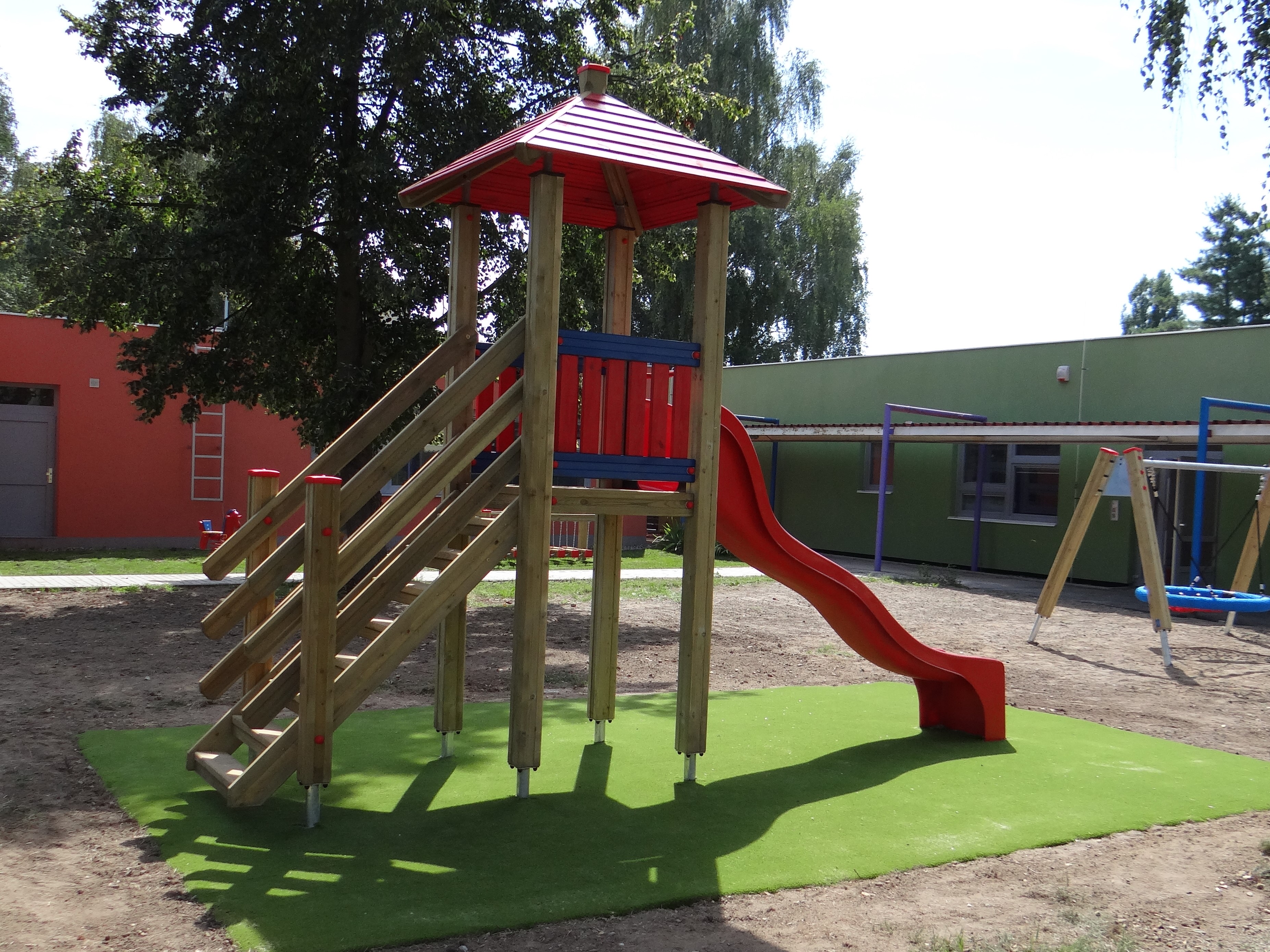 Věž se skluzavkou  V1_A0_SBP