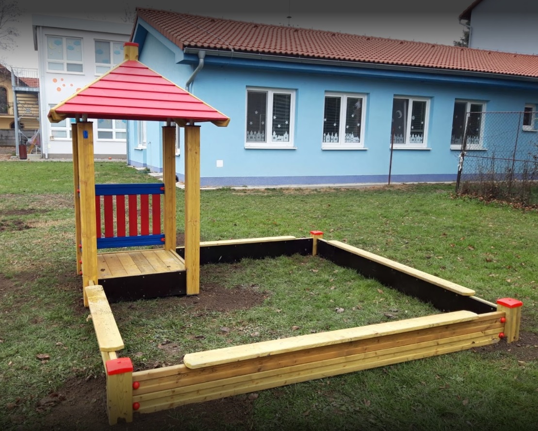 Pískoviště s domkem    DP 010