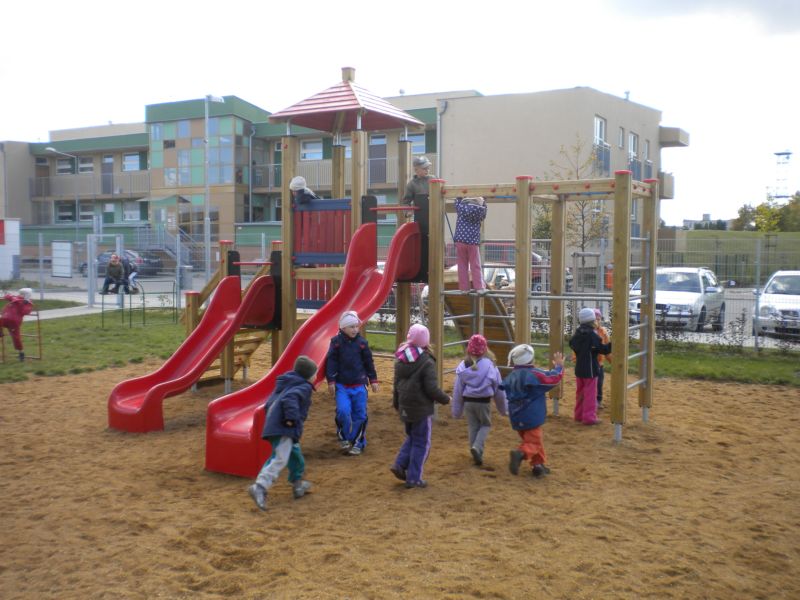 Herní sestava se skluzavkou V1_Y1