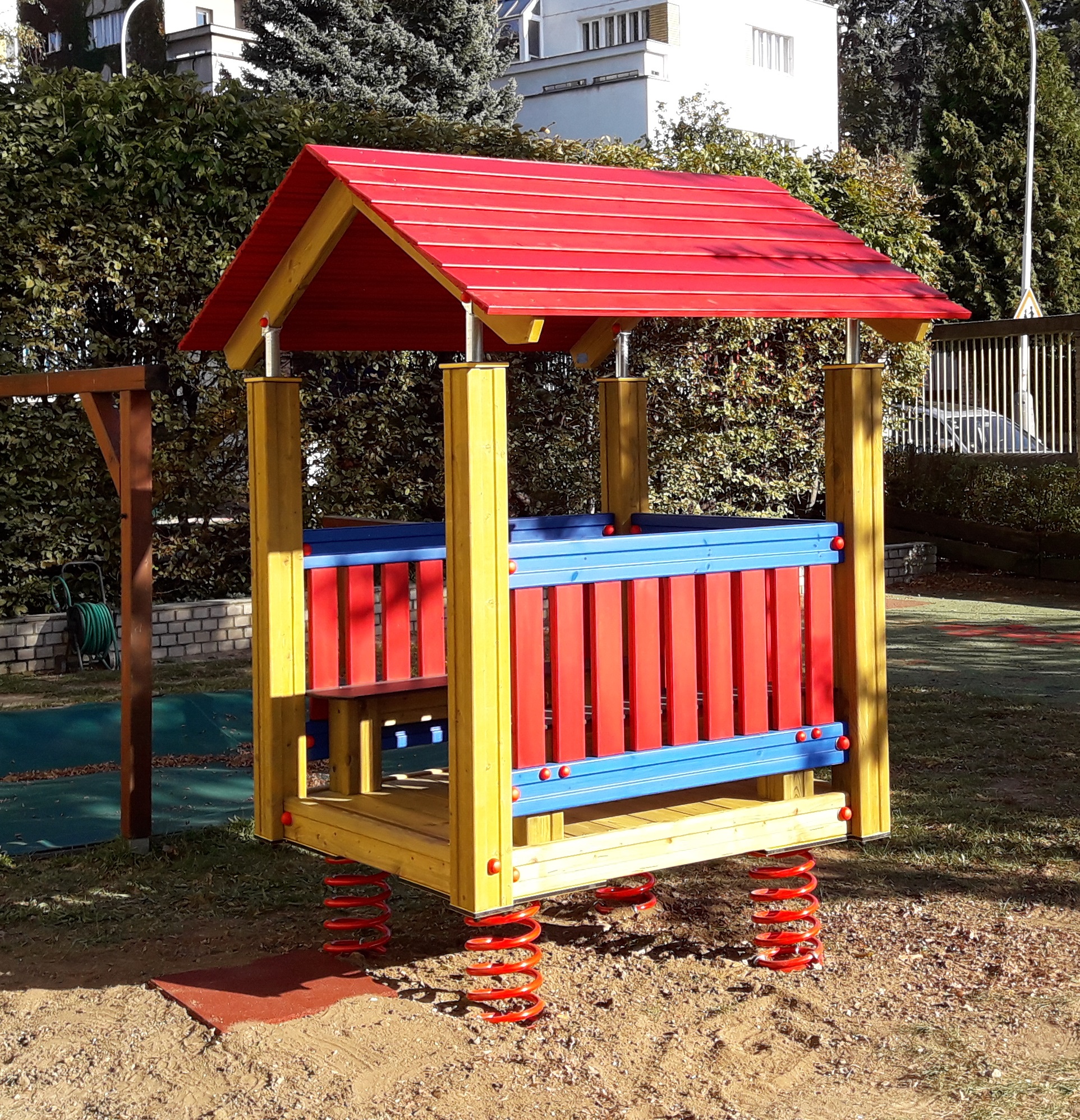 Domek na pružinách    PD 003