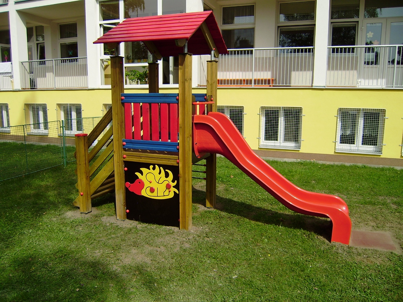 Věž se skluzavkou V1_A0_SBP 1 metr
