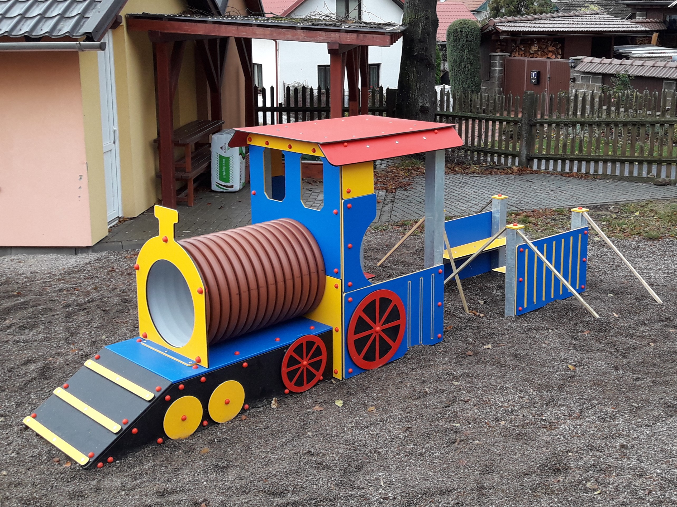 Zahradní mašinka s vagónkem II.  DP 060