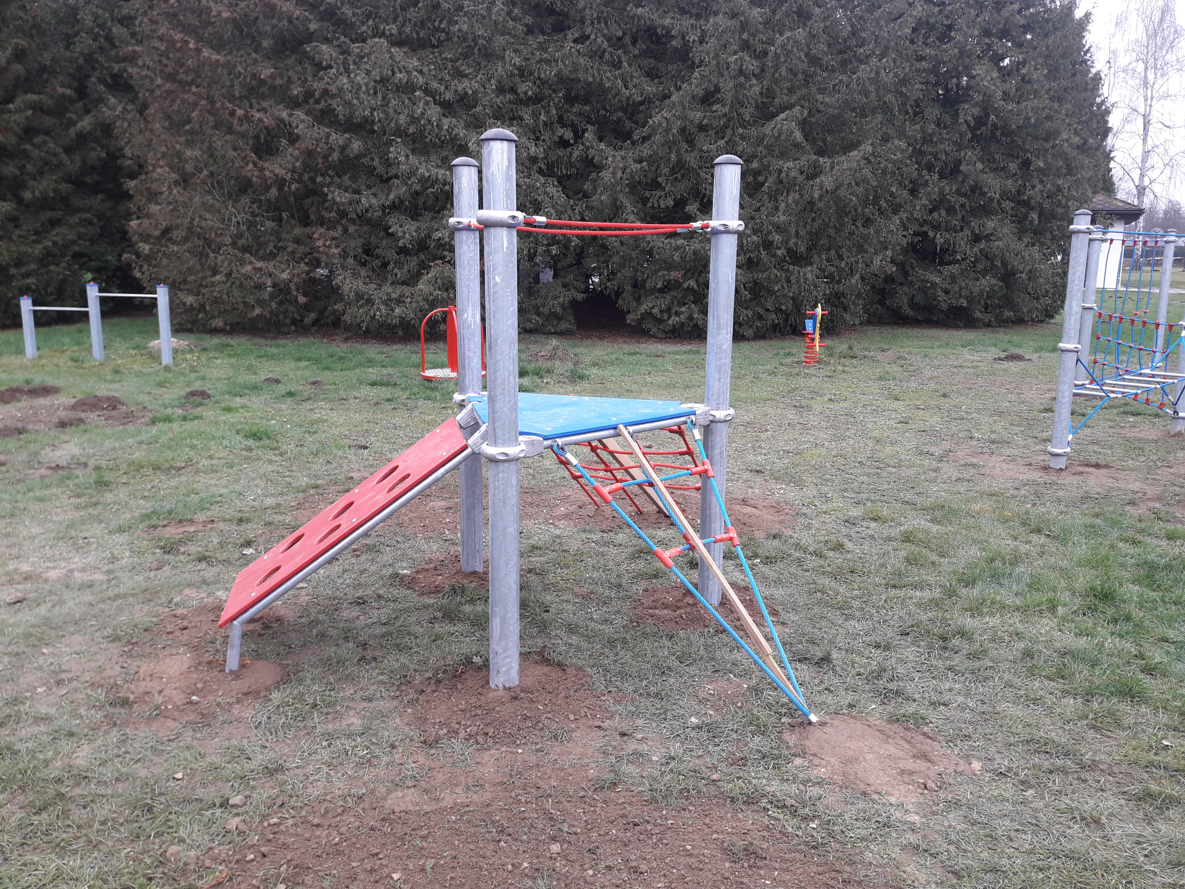 Trojboká kovová lezecí věž LP 065