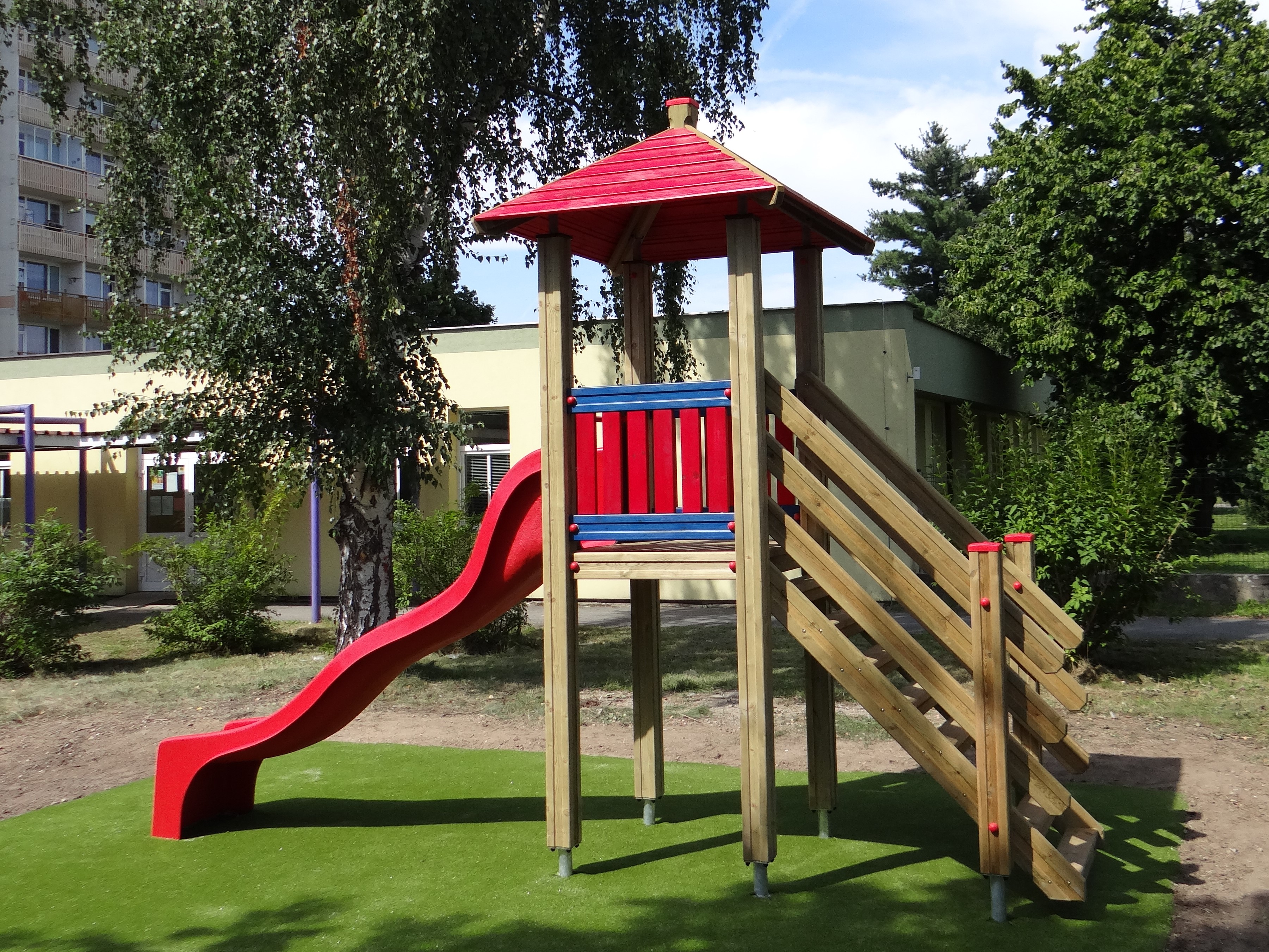 Věž se skluzavkou  V1_A0_SBP