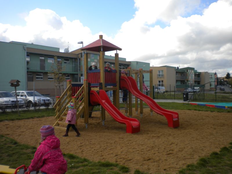 Herní sestava se skluzavkou V1_Y1