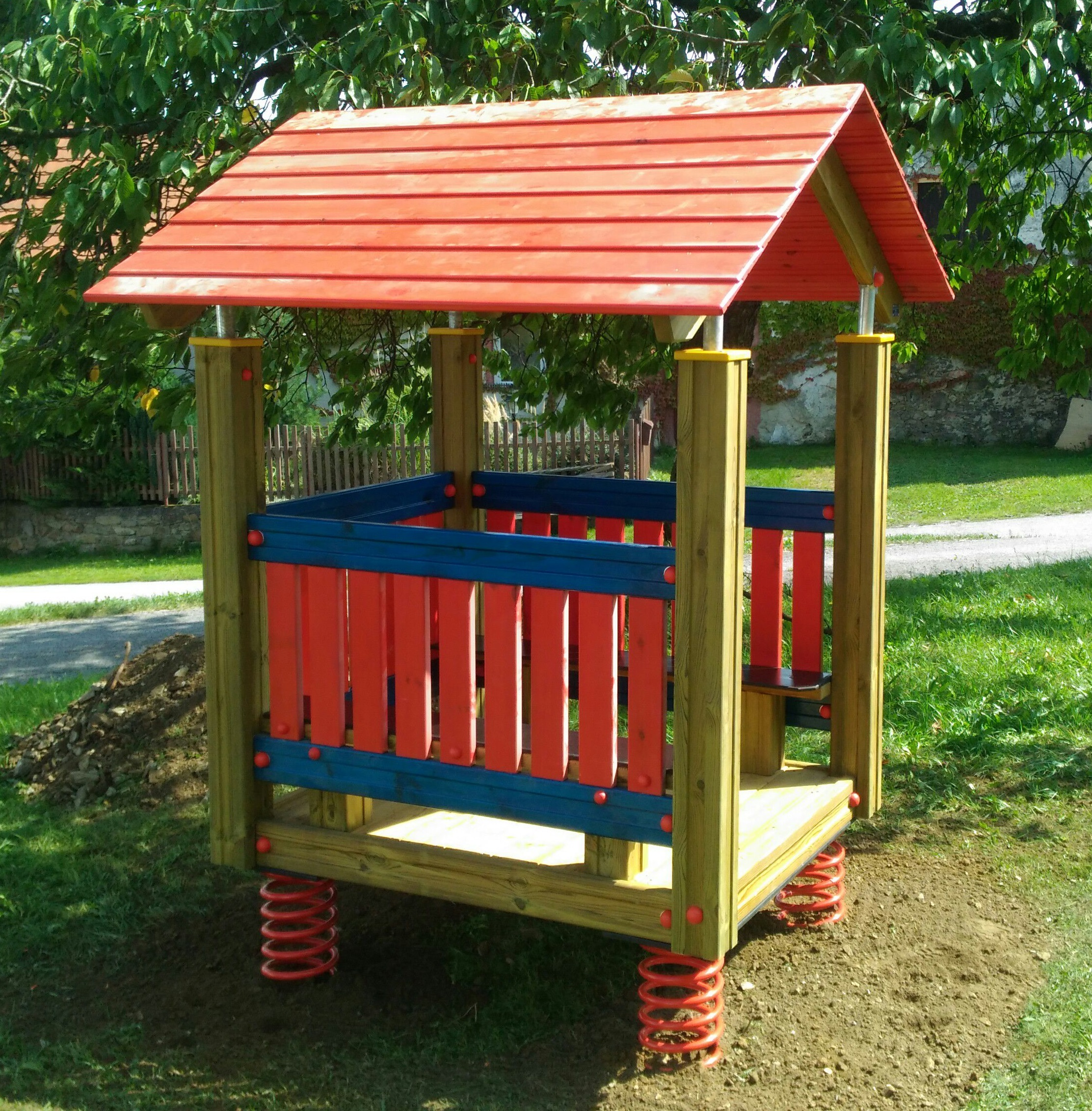 Domek na pružinách    PD 003