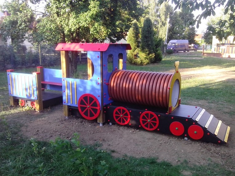 Zahradní mašinka s vagónkem II.  DP 060