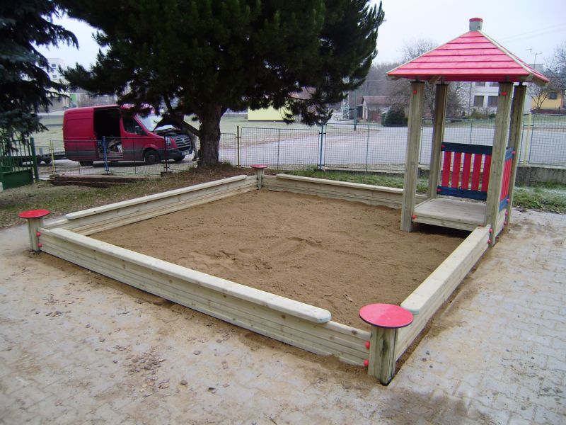 Pískoviště s domkem    DP 010