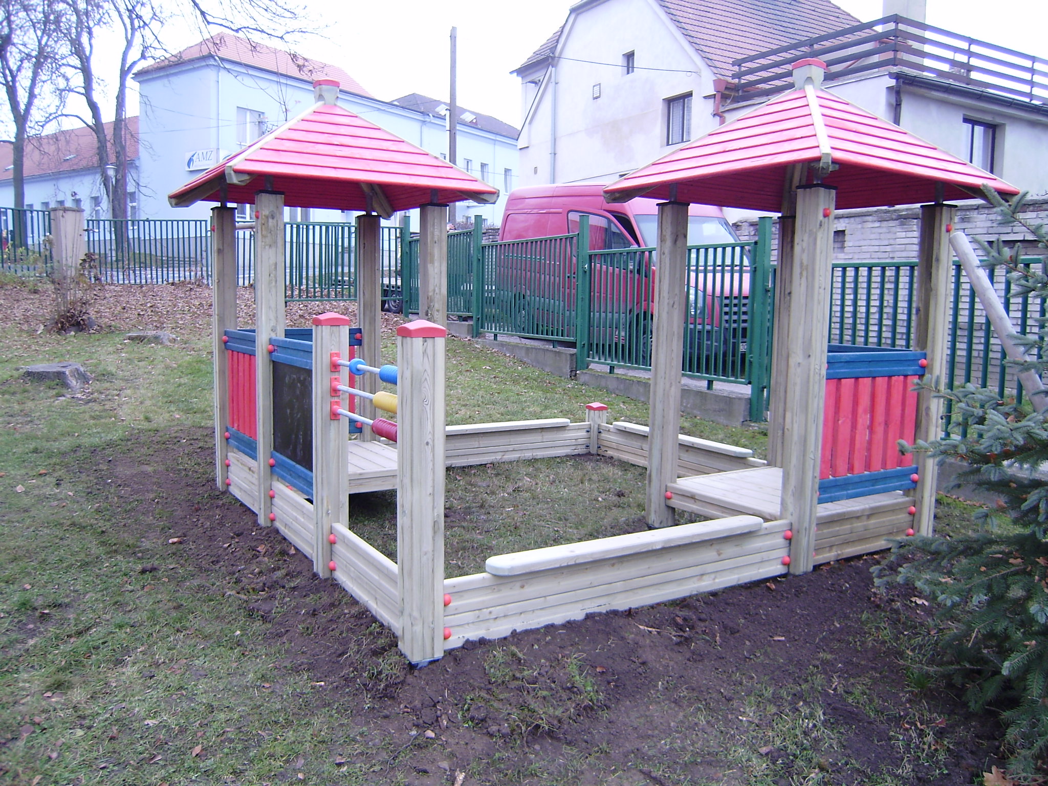 Pískoviště s dvěma domky  DP 016