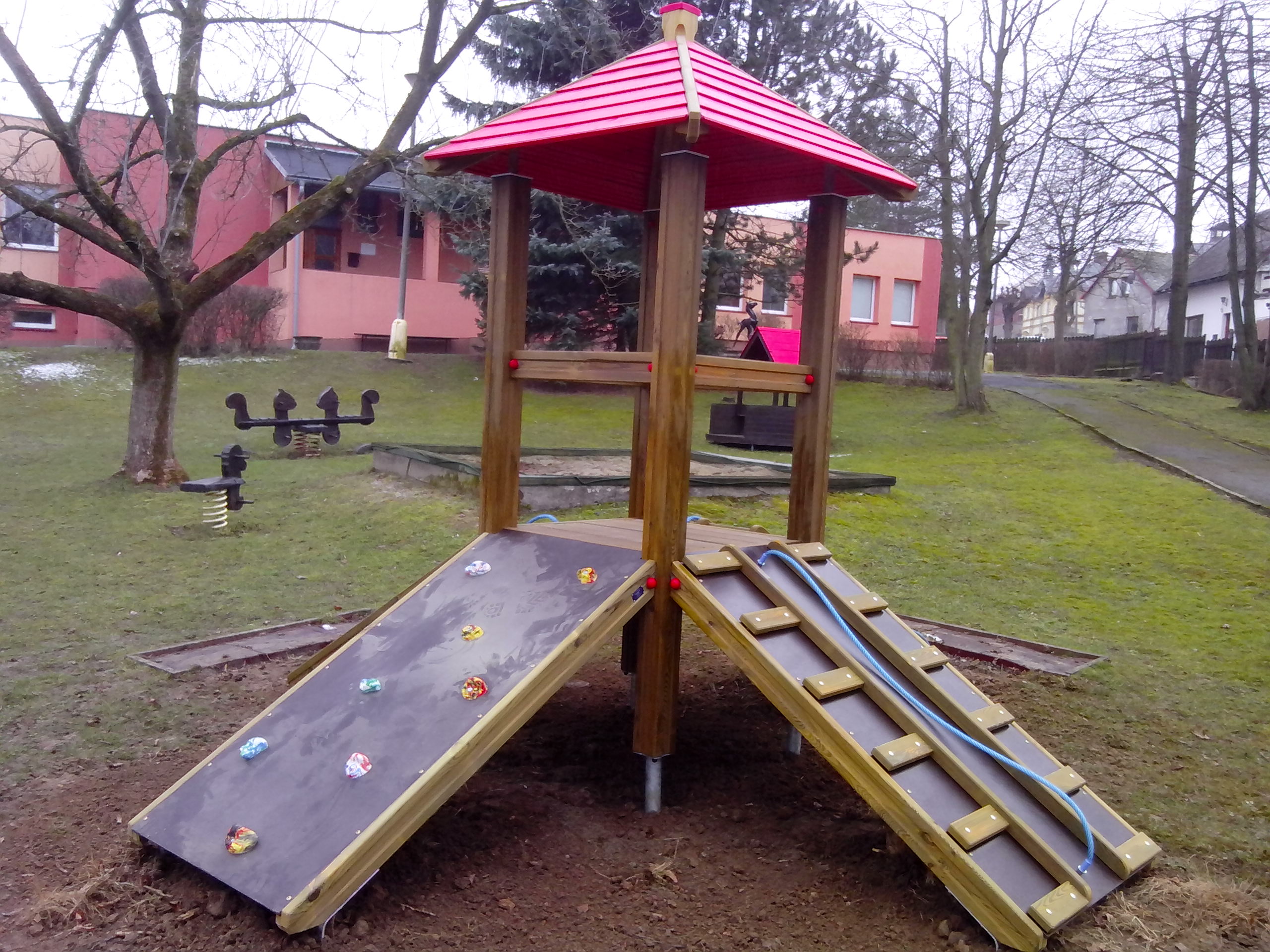 Věž s lezecími prvky    LP 008