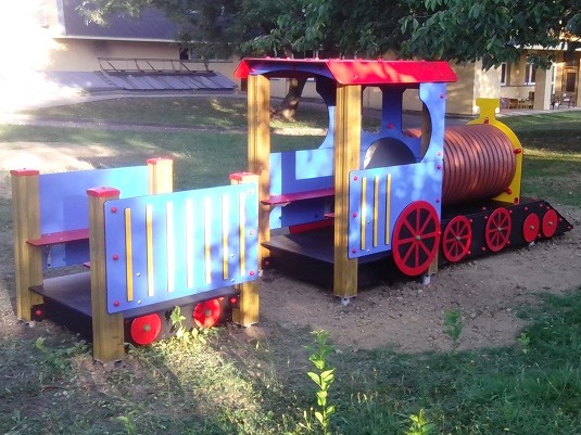 Zahradní mašinka s vagónkem II.  DP 060