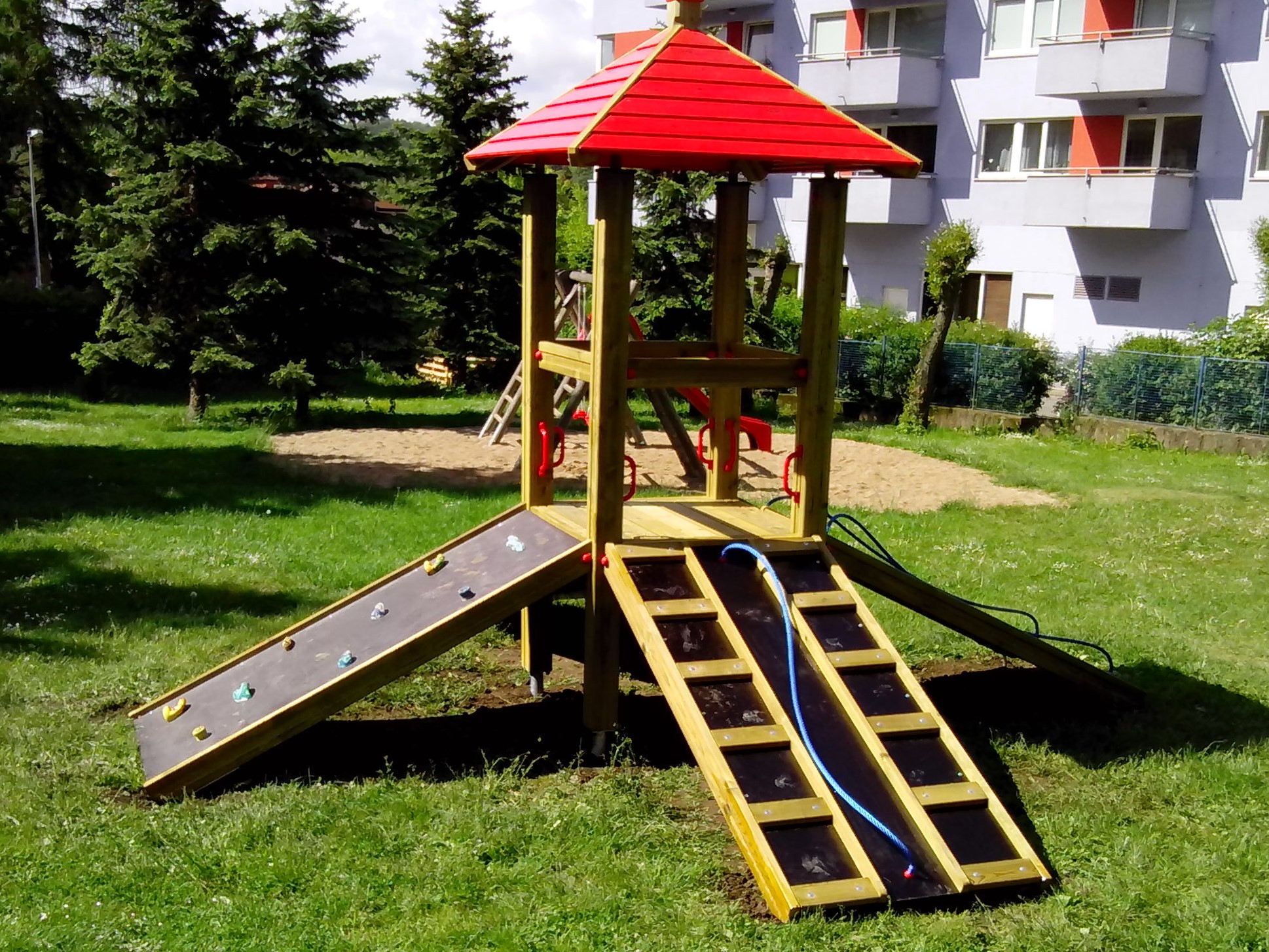 Věž s lezecími prvky    LP 008