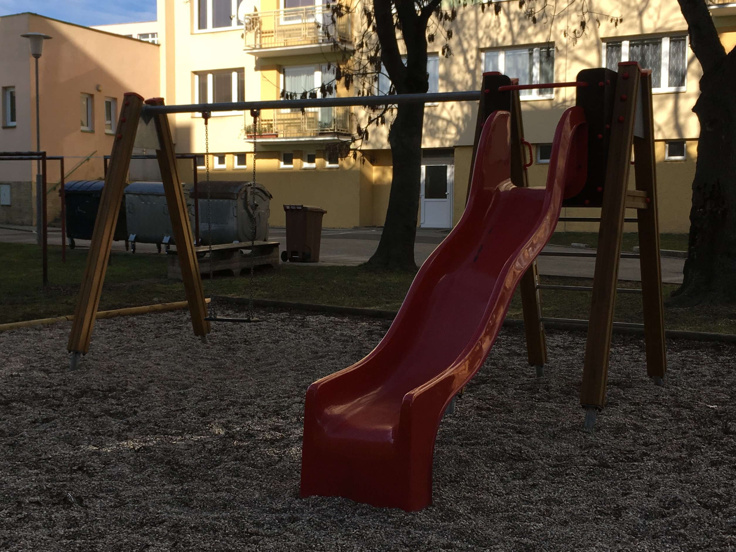 Závěsná houpačka se skluzavkou  HZ 014